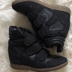 Black wedge sneakers with Velcro straps
